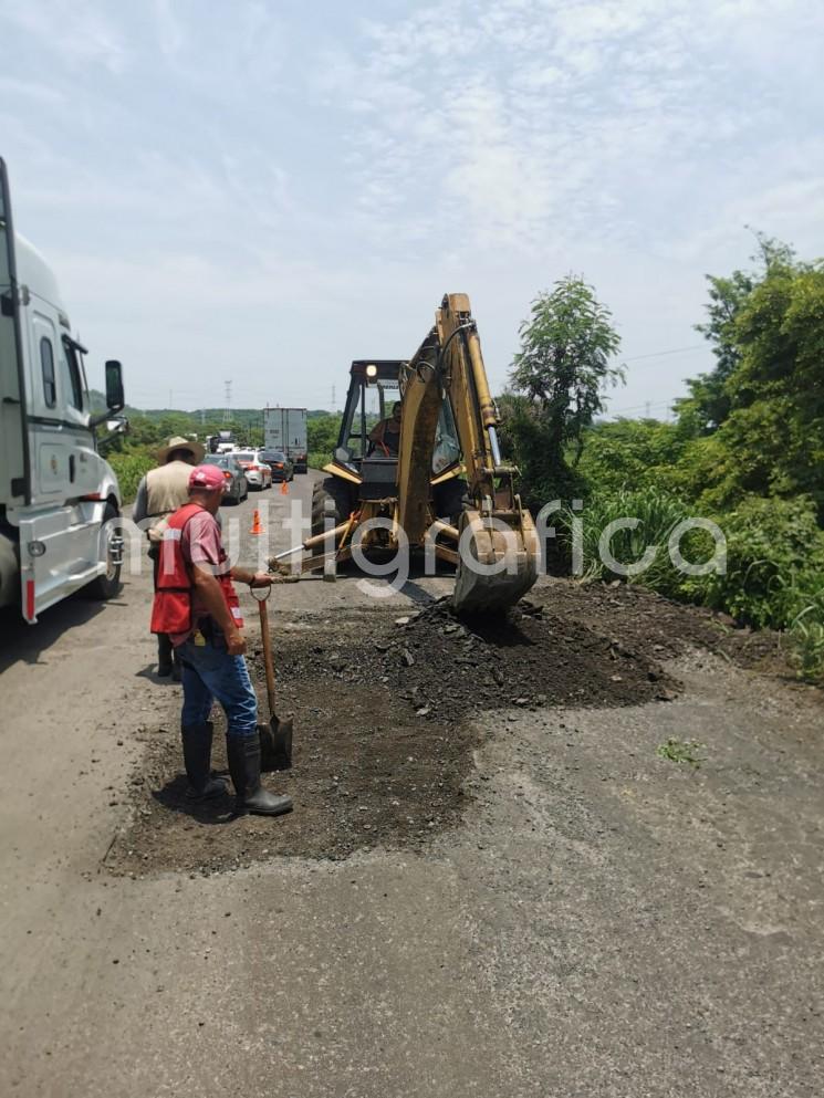 Los trabajos de rehabilitación y mantenimiento en el tramo El Viejón - Laguna Verde de la carretera federal 180 ya están en proceso, tal como lo comprometió este lunes el gobernador Cuitláhuac García Jiménez.