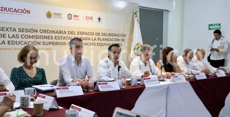 En la sexta sesión ordinaria del Espacio de Deliberación de las comisiones estatales de Planeación de la Educación Superior, el gobernador Cuitláhuac García Jiménez destacó que dicha estrategia ha recuperado la función social de este nivel formativo y en Veracruz son claros los ejemplos de esta política de transformación.