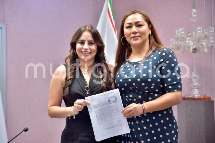 La diputada Perla Eufemia Romero Rodríguez presentó ante la Diputación Permanente una Iniciativa que tiene como propósito incorporar a la legislación veracruzana medidas para sustanciar casos de violencia política en razón de género, mediante la actualización de las leyes estatales De Acceso de las Mujeres a una Vida Libre de Violencia y De Control Constitucional. 