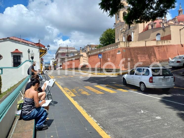 Alrededor de 60 amantes de la pintura y el dibujo participaron este sábado en la jornada de arte Ilustra mi barrio, en el barrio de San José.
