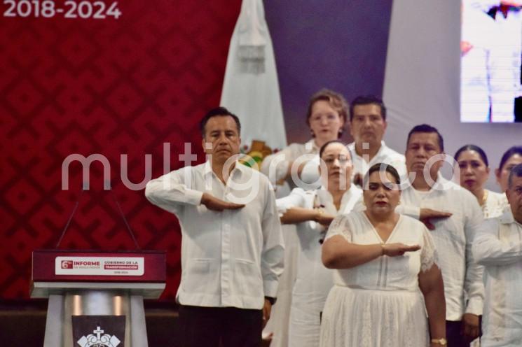 Visiblemente emocionado con cada uno de los logros alcanzados que se desplegaron en las pantallas gigantes del auditorio Benito Juárez, recordó palabra por palabra su compromiso durante su toma de protesta el 1 de diciembre de 2018. 