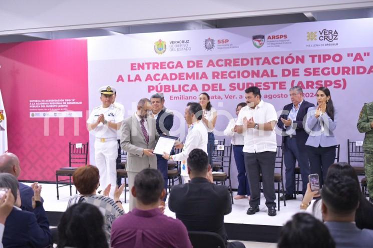 La Academia Regional de Seguridad Pública del Sureste alcanzó la máxima distinción al recibir la acreditación tipo A como resultado del cumplimiento de 13 criterios exigidos por el Secretariado Ejecutivo del Sistema Nacional de Seguridad, ratificando su liderazgo en la profesionalización y dignificando la función policial del estado, la región y el país. 