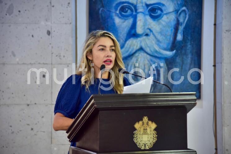 La diputada Maribel Ramírez Topete presentó una Iniciativa por la que propone la creación de la Secretaría de Mujeres, que tendría entre sus responsabilidades promover, impulsar e instrumentar las condiciones que posibiliten una cultura de igualdad de género que elimine los obstáculos para el pleno goce y ejercicio de los derechos de las mujeres y sus libertades fundamentales e implementar políticas públicas que favorezcan su desarrollo integral.