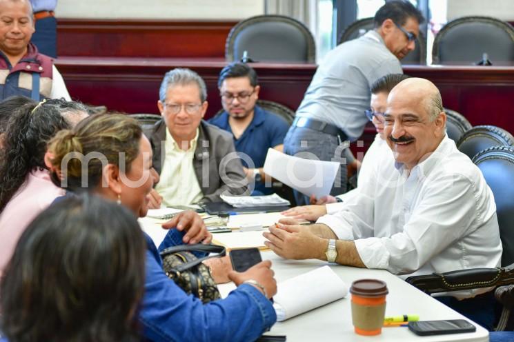 Con su trabajo, el alcalde Ricardo Ahued Bardahuil está transformando las colonias de Xalapa, reconocieron vecinas y vecinos de diversos sectores de la ciudad, quienes este lunes fueron atendidos personalmente por el Presidente Municipal en una jornada más del Programa Audiencias Ciudadanas. 