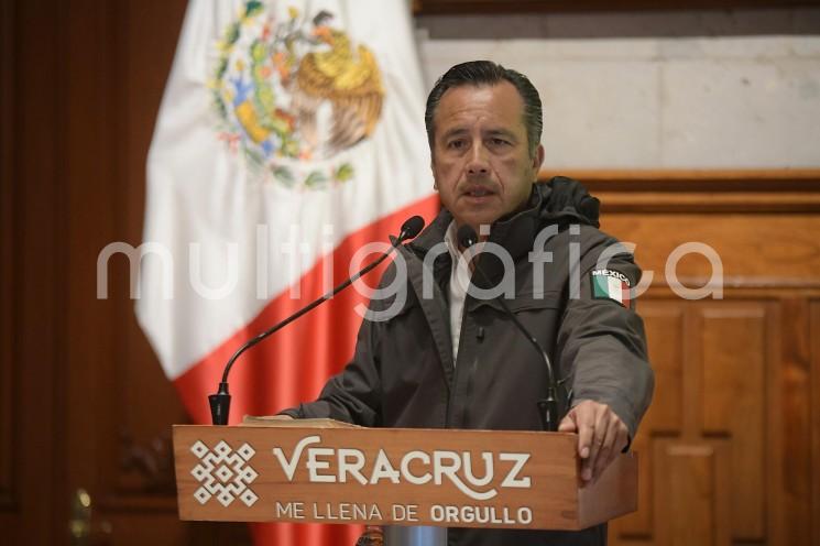 En conferencia de prensa, el gobernador Cuitláhuac García Jiménez envió el saludo formal del pueblo y Gobierno de Veracruz a la presidenta Claudia Sheinbaum Pardo, reconociendo su gran compromiso y sensibilidad con el pueblo de México. 