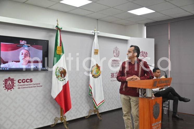  Enlazada a la conferencia del gobernador Cuitláhuac García Jiménez, desde Agua Dulce, la titular de la Secretaría de Protección Civil (PC), Guadalupe Osorno Maldonado, dio a conocer que existe total coordinación en la atención a localidades afectadas por la depresión tropical 11-E, tanto en activación de refugios como en asistencia humanitaria. 