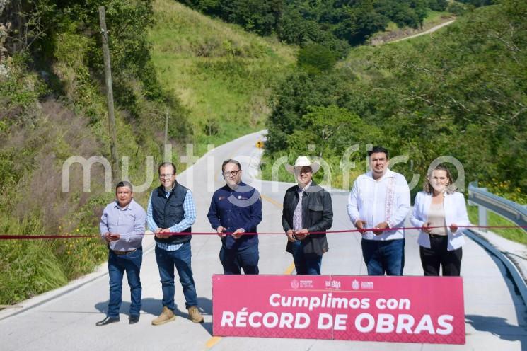 La inauguración de tramos carreteros en Coacoatzintla, Naolinco y Tepetlán afianza la administración del gobernador Cuitláhuac García Jiménez como un referente en el desarrollo de infraestructura rural, consolidando así uno de los ejes clave de la Cuarta Transformación en Veracruz.