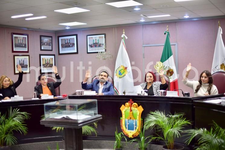 En la Séptima Sesión Ordinaria del Segundo Receso del año, la Diputación Permanente autorizó a distintas autoridades otorgar, donar o enajenar inmuebles a favor del Instituto Mexicano del Seguro Social para el Bienestar (IMSS Bienestar) y del Gobierno del Estado, a través de la Secretaría de Educación de Veracruz (SEV), entre otras solicitudes. 