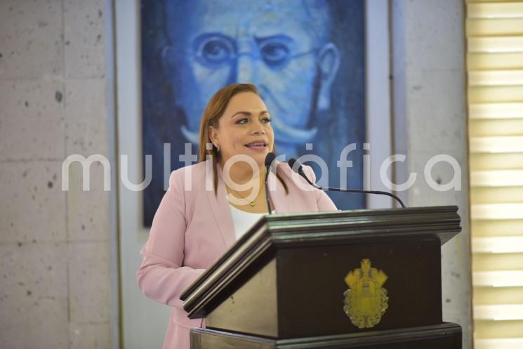 Al conmemorar el 71 aniversario del reconocimiento del derecho al voto de las mujeres en México, la diputada Verónica Pulido Herrera consideró que debe honrarse a quienes lo hicieron posible y que la memora de este legado sea el impulso para seguir construyendo, desde todos los poderes públicos, las condiciones para que la participación de las féminas en política sea en un marco de plena libertad. 