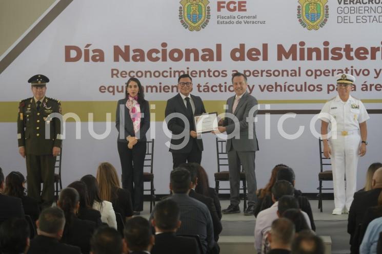 Que Veracruz ocupe el primer lugar a nivel nacional en detenciones y registre un descenso en los delitos de alto impacto es, en gran medida, resultado del trabajo de las y los agentes ministeriales, expuso el gobernador Cuitláhuac García Jiménez en el marco del Día Nacional del Ministerio Público. 