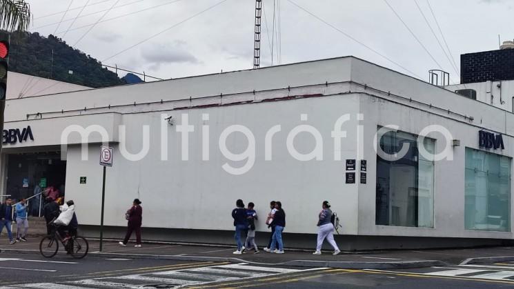 En un lamentable incidente registrado hoy en la colonia Centro de la ciudad de Orizaba, Ver., un cuentahabiente fue víctima de un violento asalto en el estacionamiento de la sucursal BBVA, ubicada en la calle Sur 2.