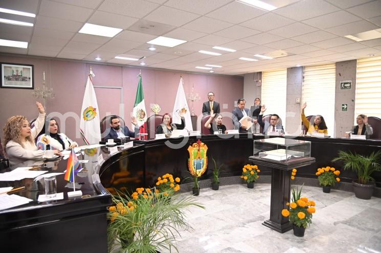 La Diputación Permanente de la LXVI Legislatura del estado aprobó el dictamen de la Comisión de Hacienda Municipal por el que se autoriza al Ayuntamiento de Sochiapan enajenar a título oneroso diez unidades vehiculares de propiedad municipal, dado que su operación y mantenimiento generan una alta erogación para dicha autoridad local. 