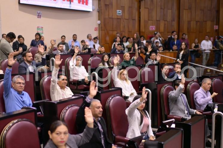 Cuatro son los grupos legislativos constituidos al inicio de la LXVII Legislatura del Congreso del Estado de Veracruz. Este día, el Pleno celebró la Segunda Sesión Ordinaria del Primer Año de Ejercicio Constitucional, en la que quedaron conformados los órganos que representan las diversas fuerzas políticas del estado: Movimiento de Regeneración Nacional (Morena), Partido Acción Nacional (PAN), Partido Verde Ecologista de México (PVEM) y Partido del Trabajo (PT). 