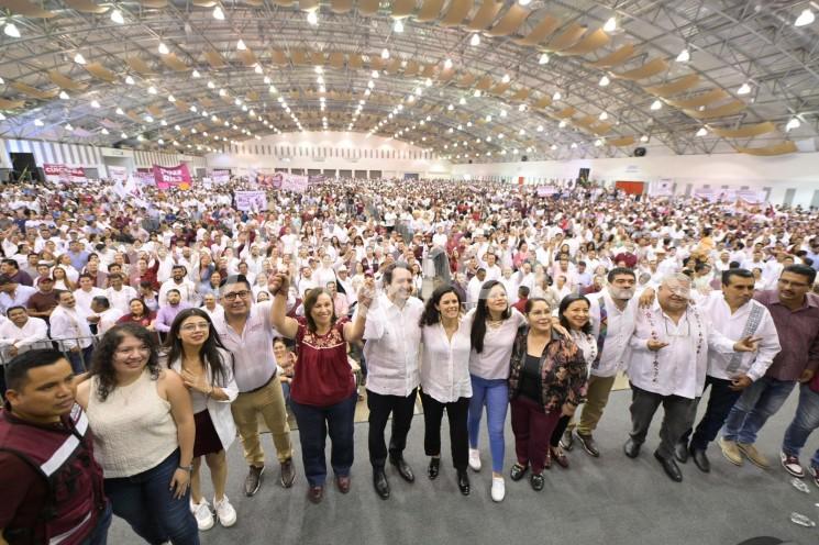 Una verdadera fiesta morenista se vivió en la Asamblea Informativa La Reforma Judicial Va que encabezaron la dirigenta nacional de Morena, Luisa María Alcalde Luján y la gobernadora electa de Veracruz, Rocío Nahle García acompañadas de miembros del nuevo Comité Ejecutivo Nacional y alrededor de 15 mil militantes y simpatizantes congregados en el World Trade Center. 