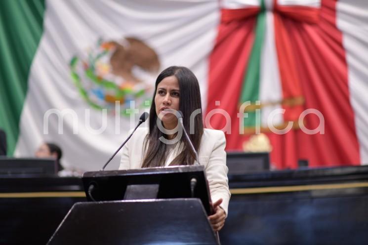 La diputada Indira de Jesús Rosales San Román presentó ante el Pleno de la LXVII Legislatura una iniciativa con proyecto de Ley para la creación del Programa Veracruzano para la Atención y Cuidado Infantil que tiene como objeto dotar de esquemas de seguridad social a madres, padres o tutores solos que estudien, trabajen o busquen empleo, para acceder a servicios de cuidado y atención infantil.