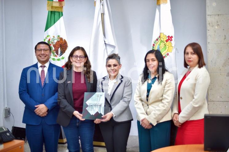 La presidenta de la Mesa Directiva de la LXVII Legislatura, diputada Tanya Carola Viveros Cházaro, recibió en el Palacio Legislativo a la Presidenta del Tribunal de Conciliación y Arbitraje (TCA) del Poder Judicial del Estado, magistrada Itzetl Castro Castillo, quien le entregó el Informe de Actividades del periodo 2023-2024. 