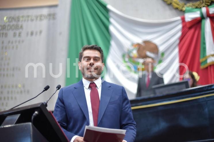 El diputado Diego Castañeda Aburto presentó una iniciativa de decreto que reforma y adiciona diversas disposiciones de la Constitución Política local, en materia de procuración de justicia, que contempla bajar de nueve a cuatro años el periodo en el cargo de Fiscal General. 