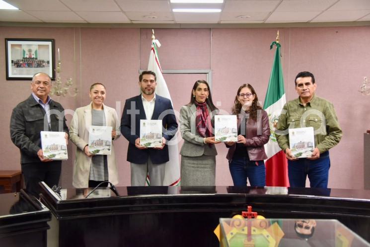 Este viernes, la presidenta de la Mesa Directiva de la LXVII Legislatura, diputada Tanya Carola Viveros Cházaro, recibió de manos de la titular de la Fiscalía General del Estado (FGE), Verónica Hernández Giadáns, el Informe de Labores de este organismo autónomo correspondiente al ejercicio 2024.