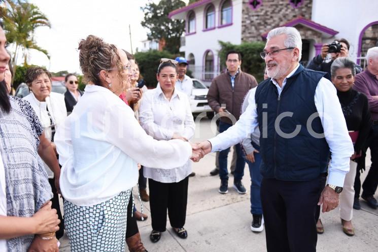 Entrega Alberto Islas obra de pavimentación integral en el fraccionamiento Fuentes de las Ánimas 