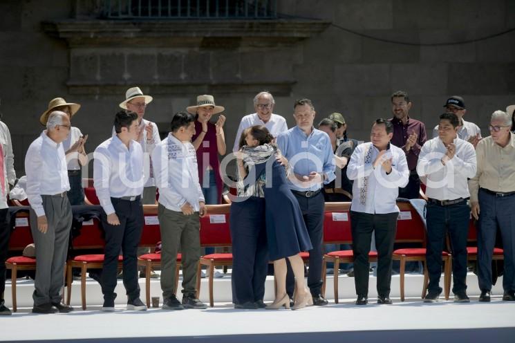 Durante su mensaje, la Mandataria federal subrayó que el diálogo con el gobierno estadounidense permitió evitar la imposición de aranceles a productos mexicanos de exportación. 
